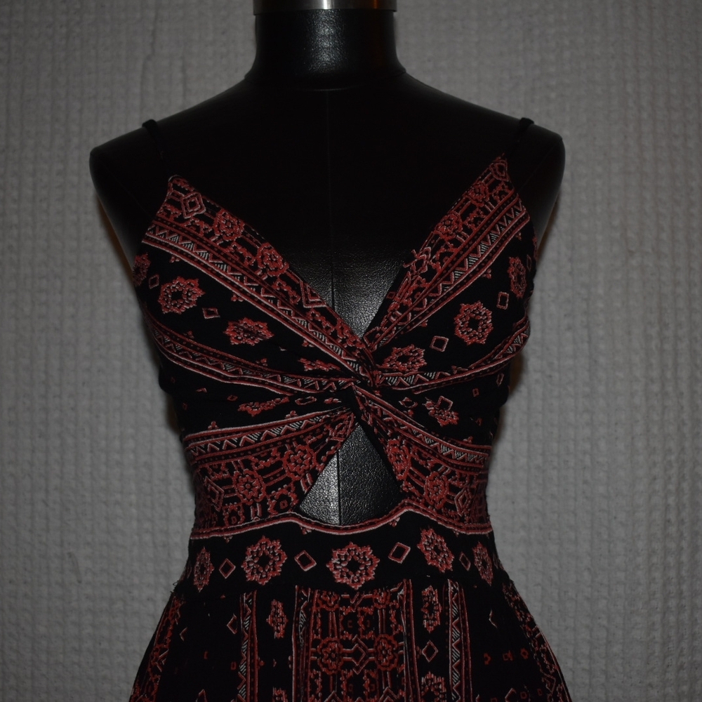 Elegant Black and Pink Patterned Maxi Dress - Picture 4 of 6